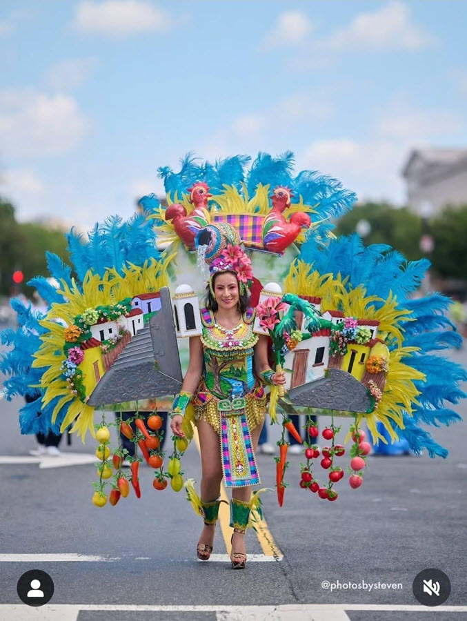 Vestido presentado por Grupo Folklórico Raíces Hondureños en Fiesta DC 2025